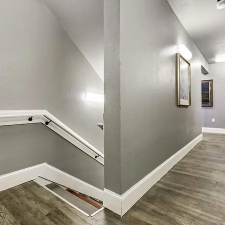 Stunning Near French Quarter Apartment New Orleans