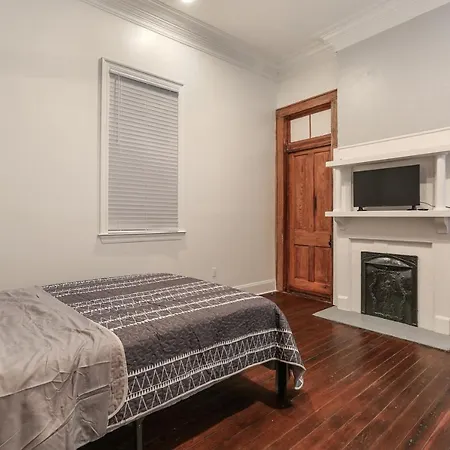Holiday home Canal Street Mansion Sleeps 15 *