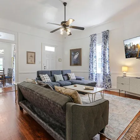 Uptown Spacious 4bd/3ba With Historic Charm *