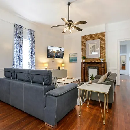 Holiday home Uptown Spacious 4bd/3ba With Historic Charm