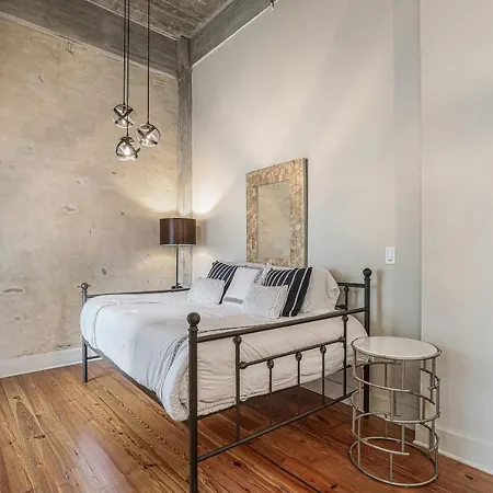 2 Bedroom Elegant In Downtown Apartment New Orleans