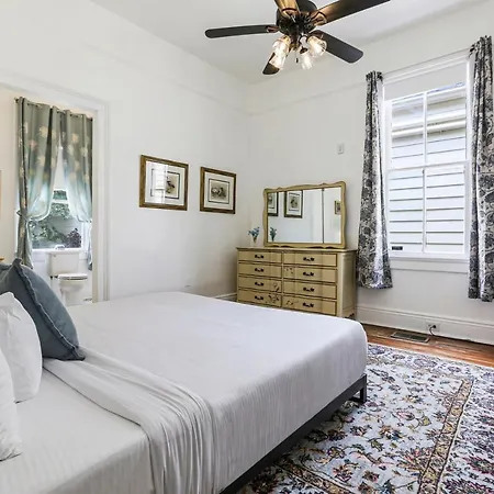 Uptown Spacious 4bd/3ba With Historic Charm Holiday home New Orleans