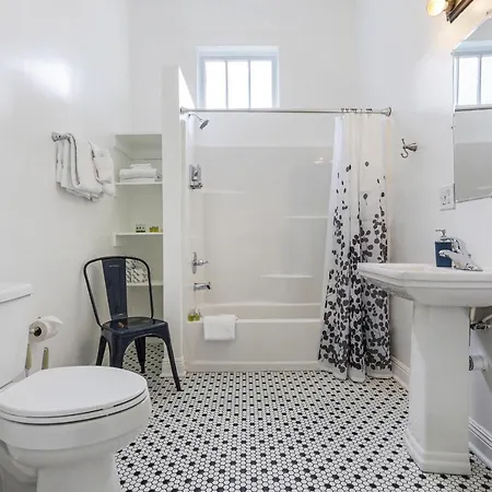 Uptown Spacious 4bd/3ba With Historic Charm Holiday home New Orleans
