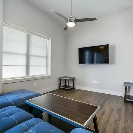 Modern With Game In Downtown * New Orleans