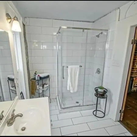 Vintage Uptown Hidden Gem, Walk To Everything New Renovation!