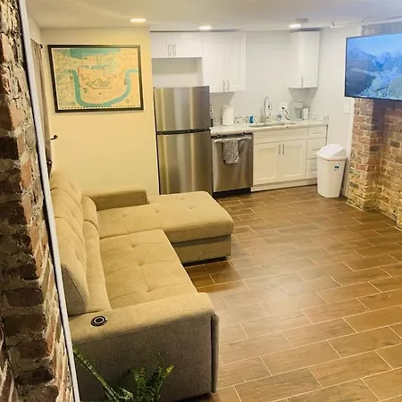 Apartment Vintage Uptown Hidden Gem, Walk To Everything New Renovation! New Orleans