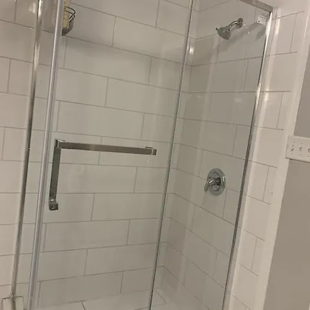 Apartment Vintage Uptown Hidden Gem, Walk To Everything New Renovation! *