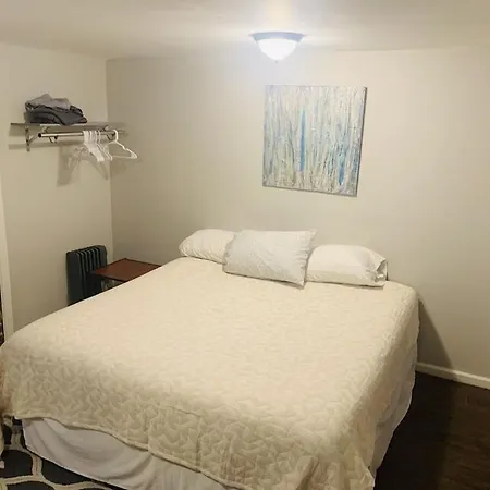 Vintage Uptown Hidden Gem, Walk To Everything New Renovation!