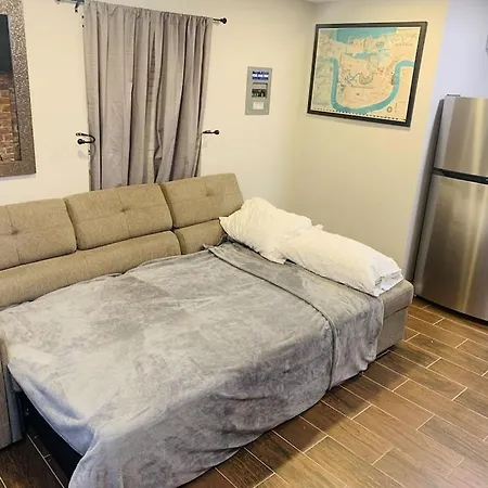 Vintage Uptown Hidden Gem, Walk To Everything New Renovation!
