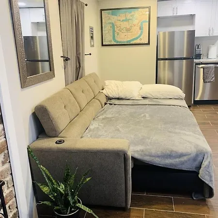 Vintage Uptown Hidden Gem, Walk To Everything New Renovation!