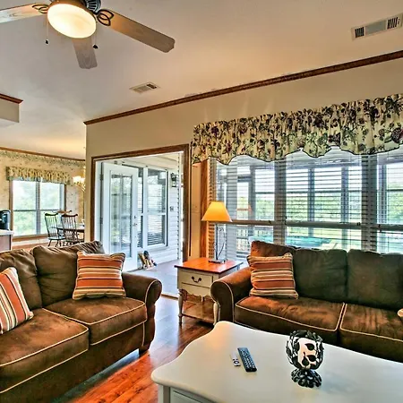 Private Dock W/ Lift: Waterfront Home! New Orleans