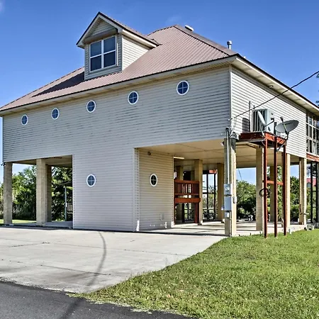 Holiday home Private Dock W/ Lift: Waterfront Home! *