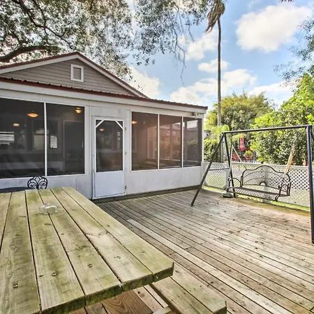 1 Mi To French Quarter: Walkable Nola Home! Holiday home