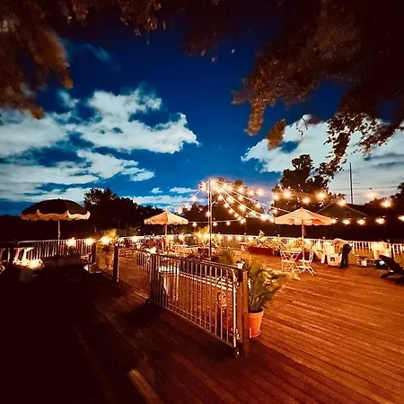 At The Old Jail 3*
