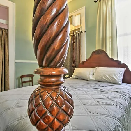 Holiday home 1 Mi To French Quarter: Walkable Nola Home!
