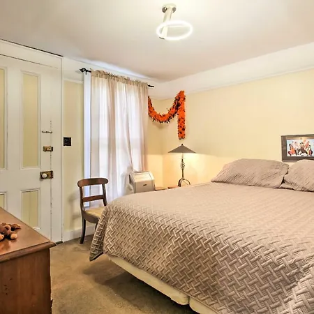Holiday home 1 Mi To French Quarter: Walkable Nola Home!