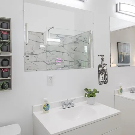 Downtown Vibrant Gray Loft 2318