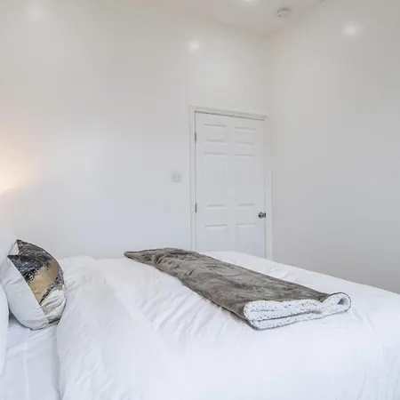 Downtown Vibrant Gray Loft 2318