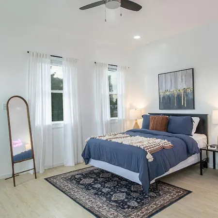 Apartment Downtown Vibrant Gray Loft 2318 New Orleans