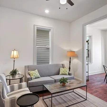 La Belle Veranda Villa- 3queenbeds/2baths Sleeps 6-8 * New Orleans