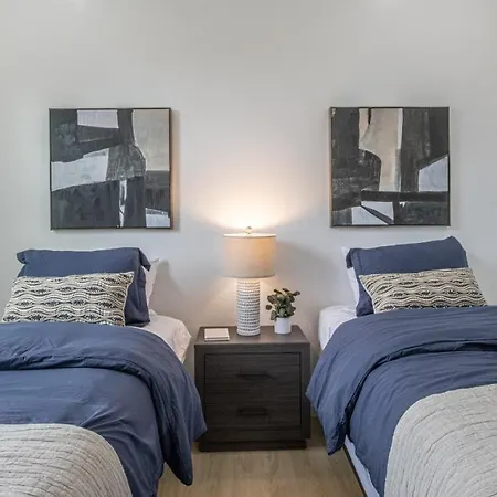 Downtown Vibrant Gray Loft 2318 *