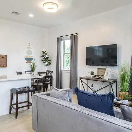 Apartment Downtown Vibrant Gray Loft 2318