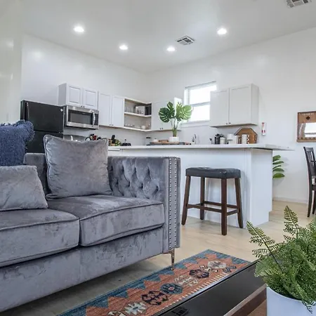 Apartment Downtown Vibrant Gray Loft 2318