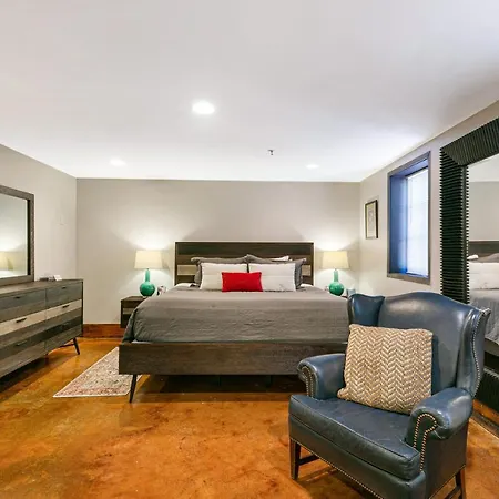 Canal Street Bed & Breakfast