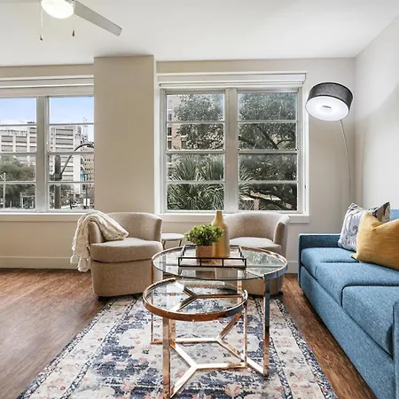 Modern & Fully Furnished In The Heart Of The Apartment New Orleans