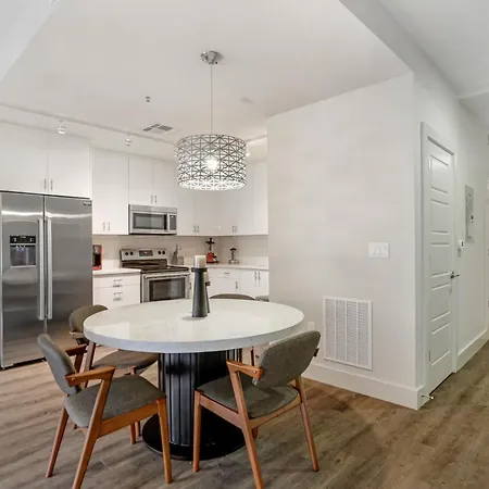 Apartment Modern & Fully Furnished In The Heart Of The *