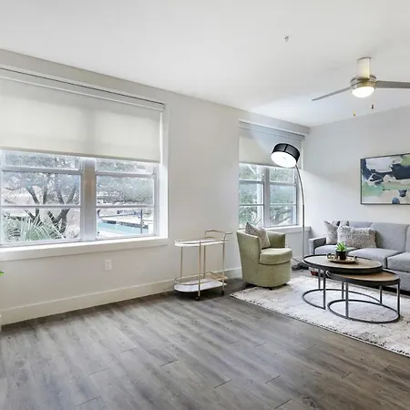 Modern & Fully Furnished In The Heart Of The Apartment