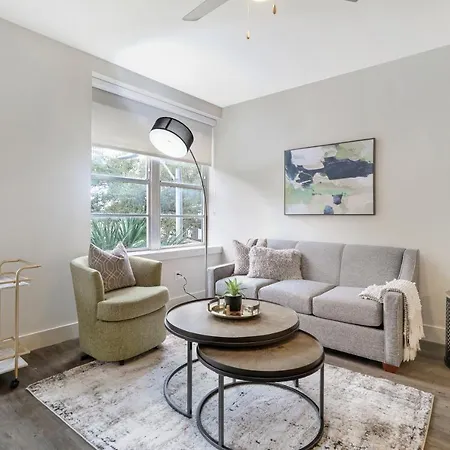 Modern & Fully Furnished In The Heart Of The Apartment New Orleans