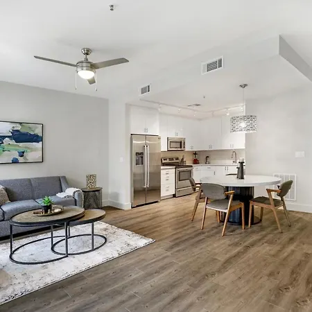 Modern & Fully Furnished In The Heart Of The New Orleans