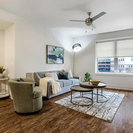 Modern & Fully Furnished In The Heart Of The Apartment *