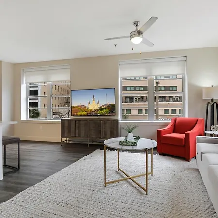 Modern & Fully Furnished In The Heart Of The * New Orleans