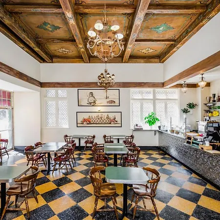The Pontchartrain Hotel