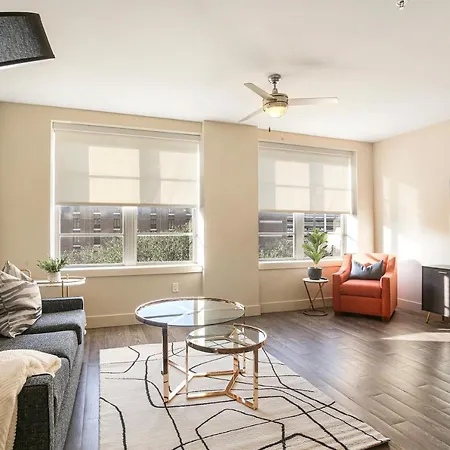 Modern & Fully Furnished In The Heart Of The Apartment New Orleans