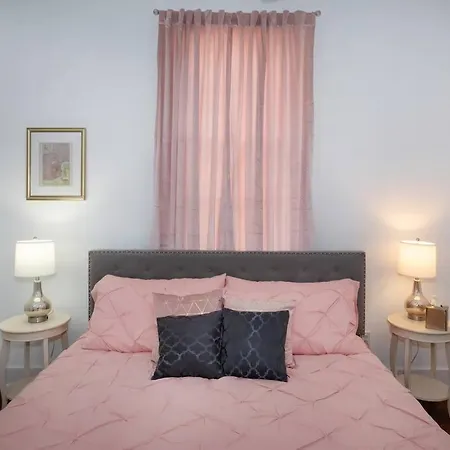 Beautifully Updated House *sleeps 6* *