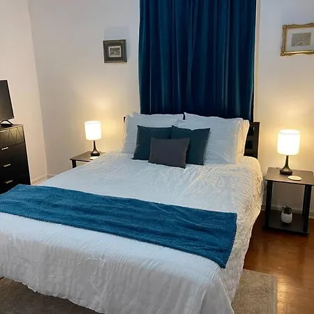 Beautifully Updated House *sleeps 6* Holiday home *