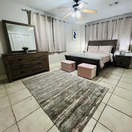 Holiday home Beautiful 2200 Sqft Close To Canal *
