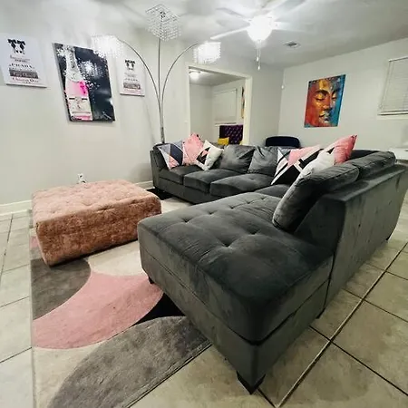Holiday home Beautiful 2200 Sqft Close To Canal