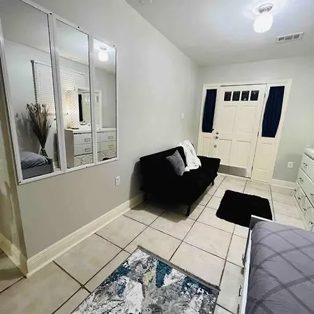 Beautiful 2200 Sqft Close To Canal New Orleans