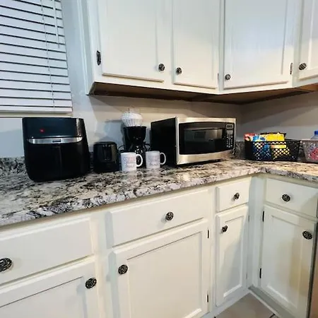 Holiday home Beautiful 2200 Sqft Close To Canal *