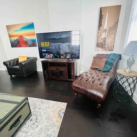 Beautiful Mid-city 8 Mins To Bourbon St Holiday home *