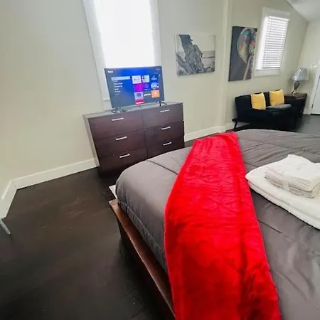 Beautiful Mid-city 8 Mins To Bourbon St Holiday home