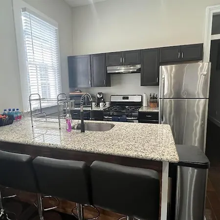 Beautiful Mid-city 8 Mins To Bourbon St Holiday home