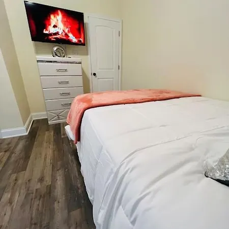 Holiday home Blu'luxury 1.2 Miles To Canal *