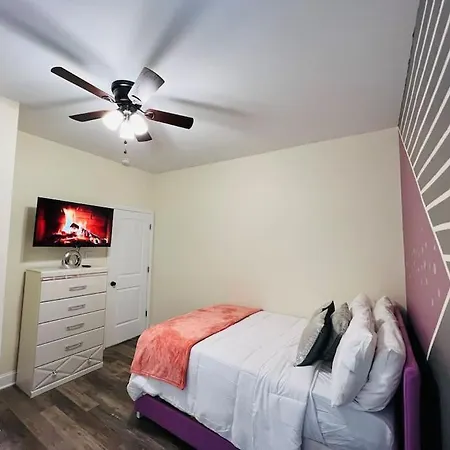 Blu'luxury 1.2 Miles To Canal Holiday home *
