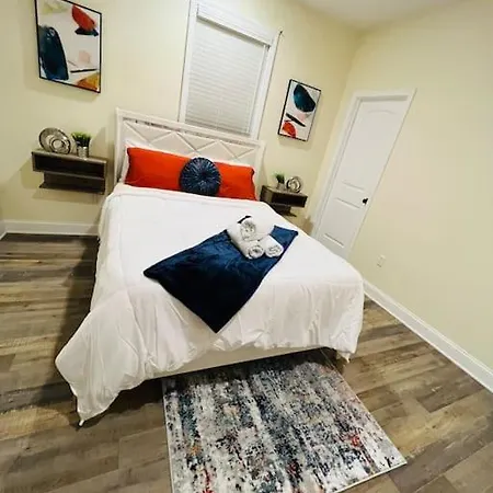 Blu'luxury 1.2 Miles To Canal Holiday home