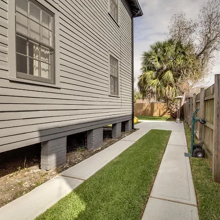 4 Mi To French Quarter: Walkable W/ Yard New Orleans